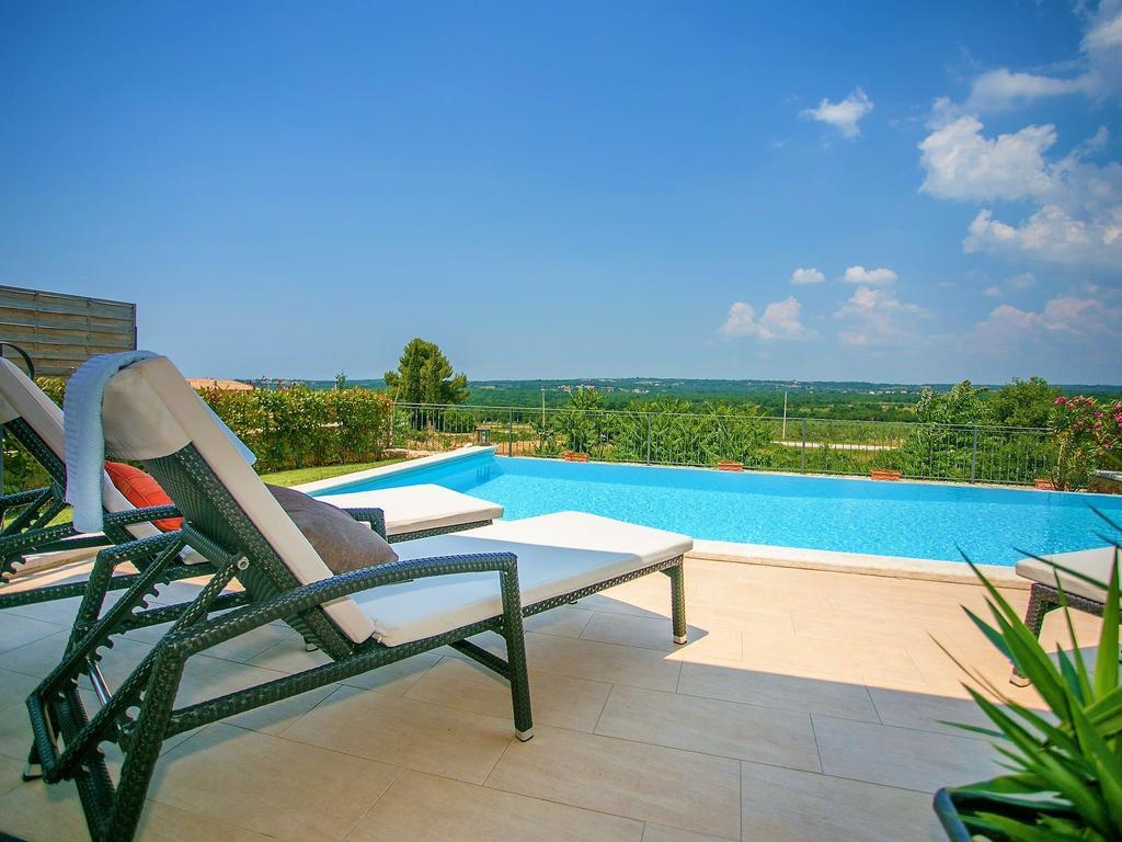 Luxurious Villa With Swimming Pool In Sveti Lovrec Selina Buitenkant foto